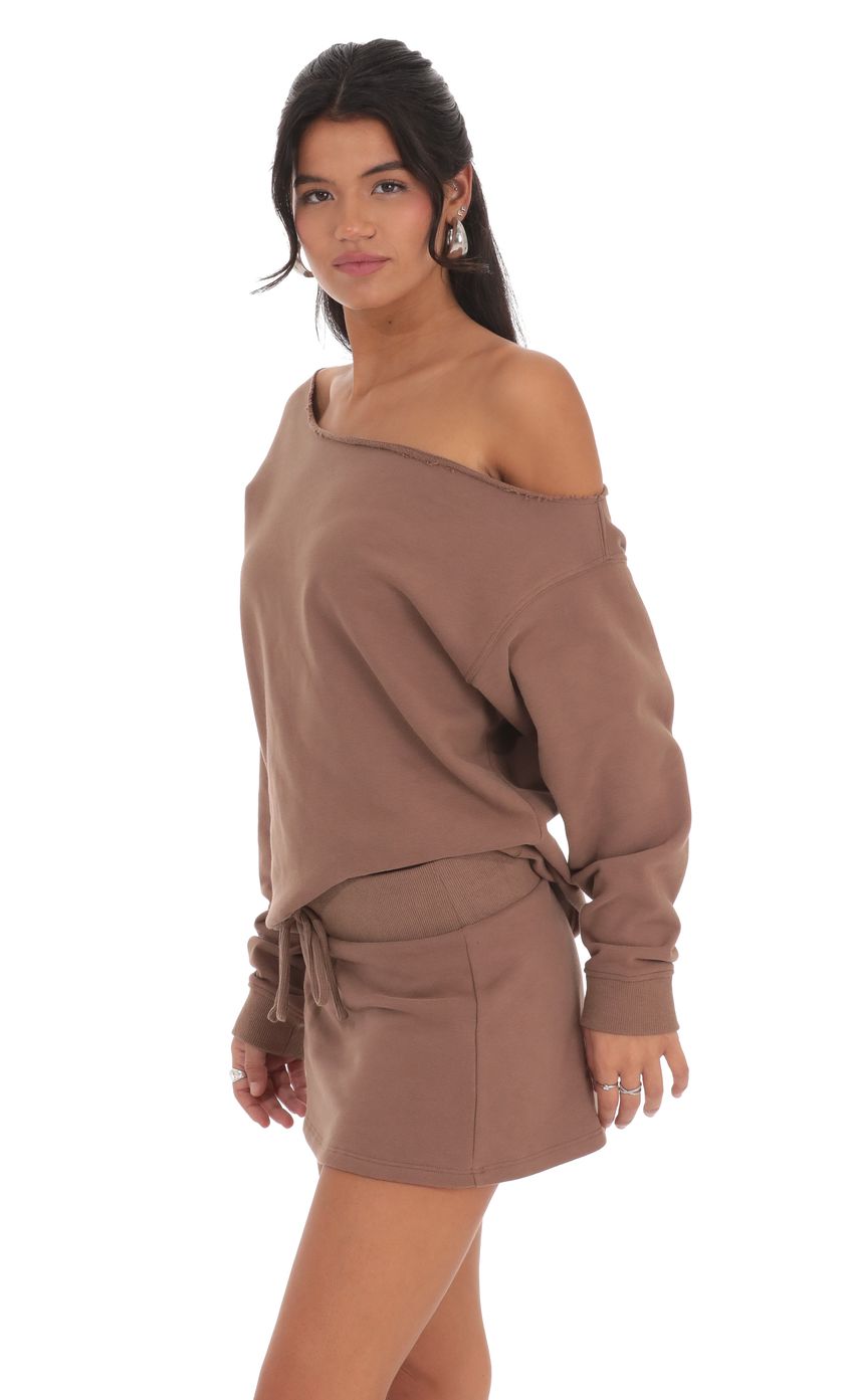 Cut Off Shoulder Jumper in Brown