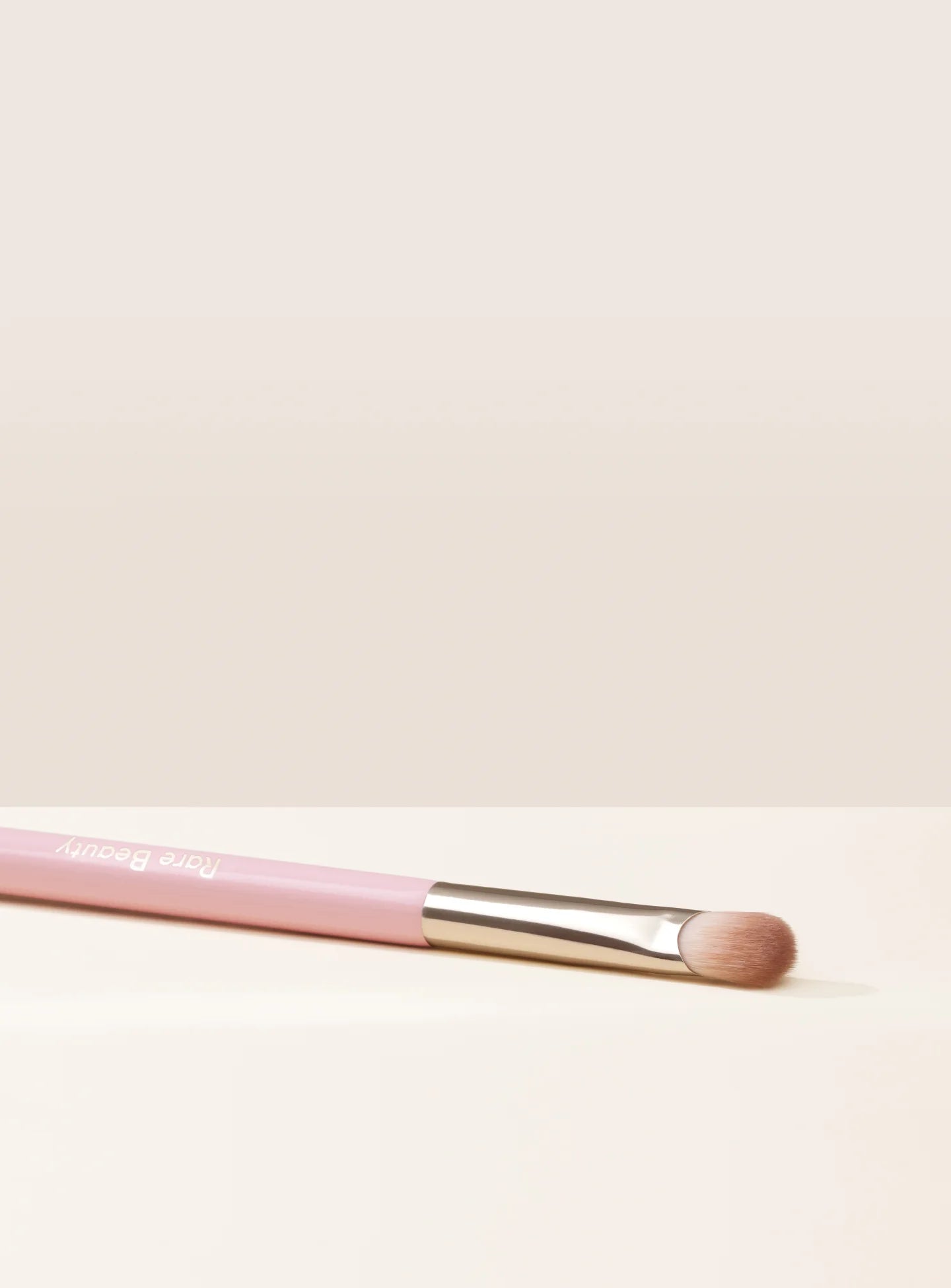 Stay Vulnerable All Over Eyeshadow Brush