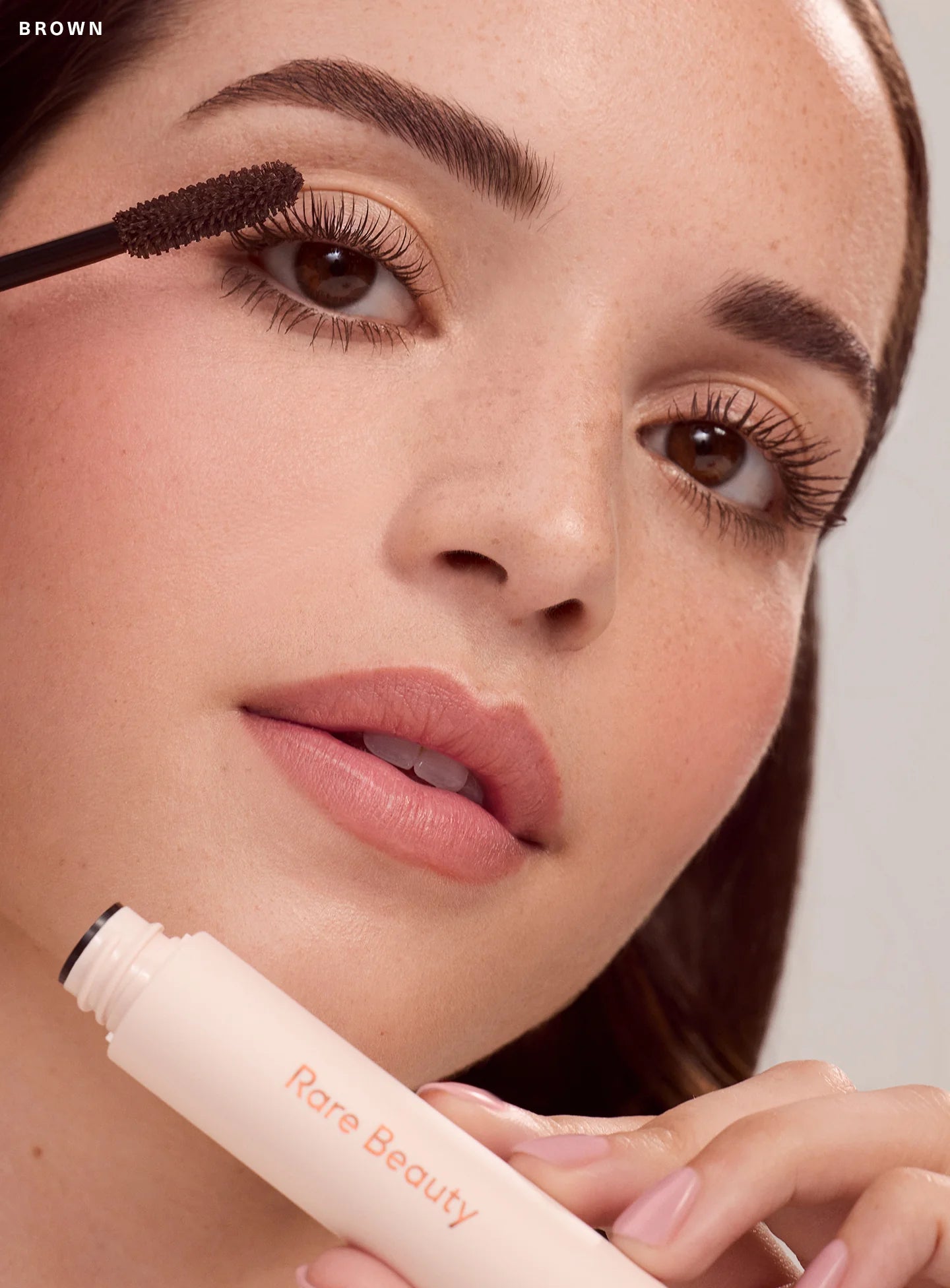 Perfect Strokes Universal Volumizing Mascara Brown