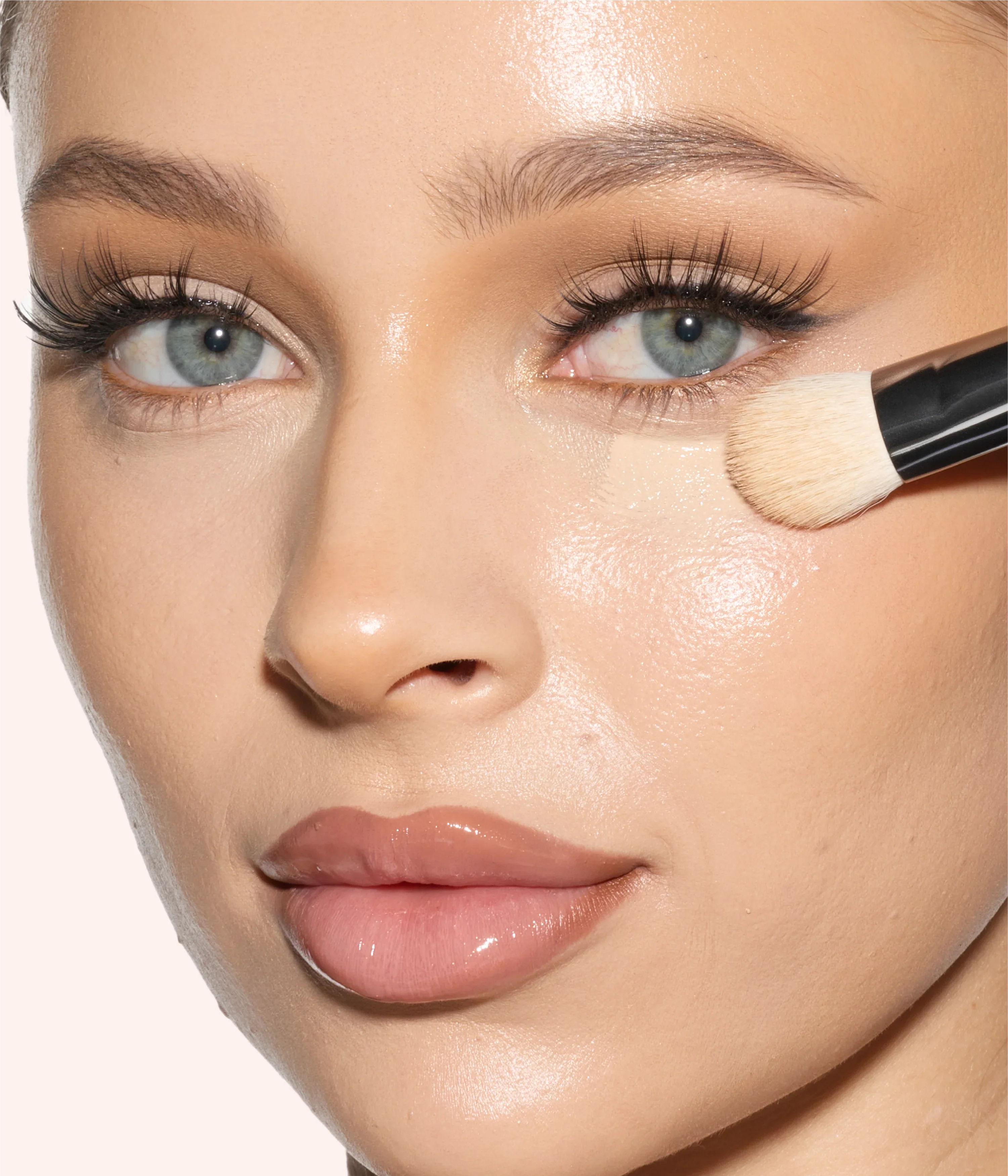 Undereye Buff Brush